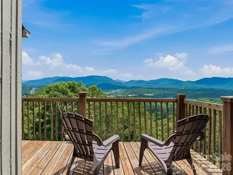 536 Windswept Dr, Asheville, NC 28801