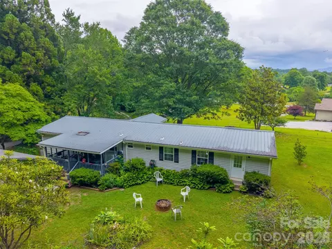 1350 N Skeenah Rd, Franklin, NC 28734