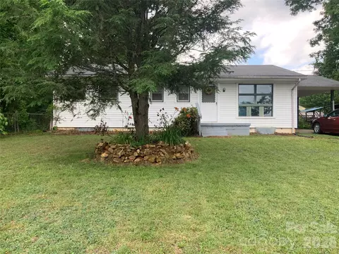 37 Hartshorn Dr, Candler, NC 28715