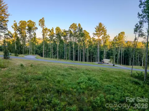 432 Irvine Dr, Fairview, NC 28730