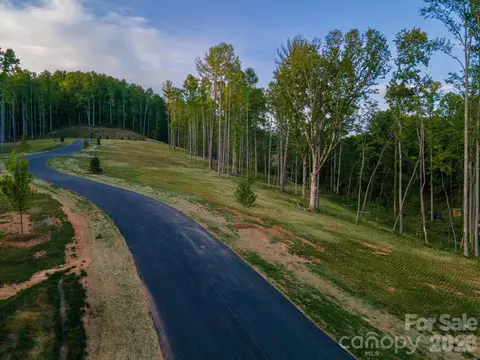 415 Fairview Dr, Fairview, NC 28730