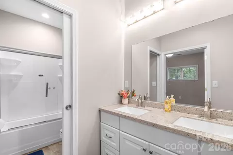 Bath - 620 Welsh Ave, Monroe, NC 28112 photo 3 of 5