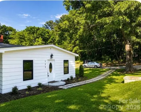 123 Riverside Dr, Mount Holly, NC 28120