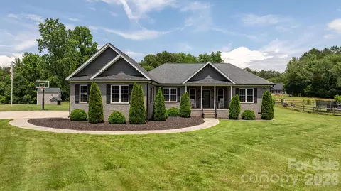 1100 Rainbow Dr, Mount Holly, NC 28120