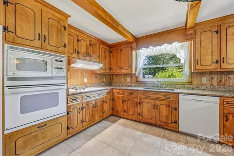 Kitchen - 404 E Lyerly St, Salisbury, NC 28146 photo 2 of 4