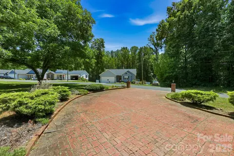 Exterior - 404 E Lyerly St, Salisbury, NC 28146 photo 3 of 8