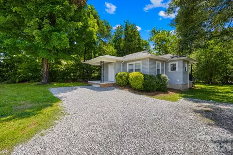 3635 2nd Ave, Hickory, NC 28602