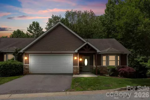 15 Kaylor Dr, Arden, NC 28704