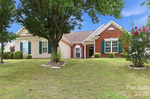 6826 Chieftain Dr, Charlotte, NC 28216