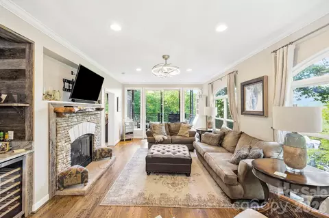 30 Lower Tanglewood E 2 Rd E #2, Lake Toxaway, NC 28747