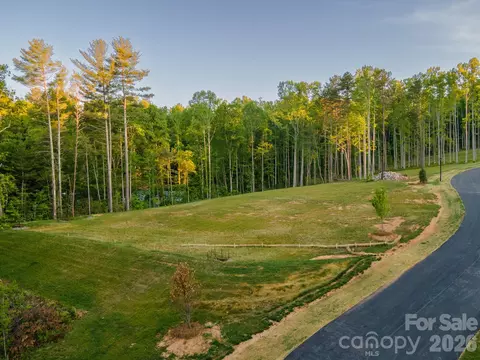 416 Irvine Dr, Fairview, NC 28730