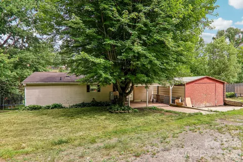 Exterior - 19 Dot St, Clyde, NC 28721 photo 5 of 8
