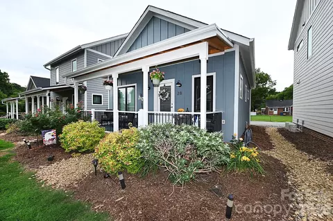 28 Cottage Ct, Granite Falls, NC 28630