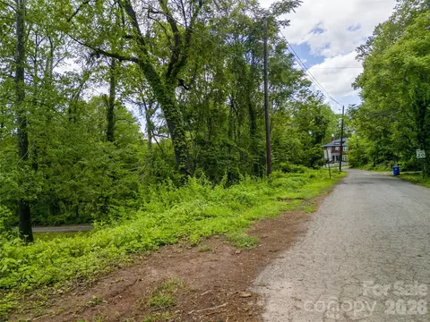 Saint Dunstans Road, Asheville, NC 28803