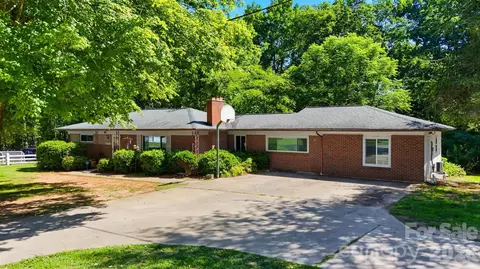 2089 Connelly Springs Rd, Lenoir, NC 28645