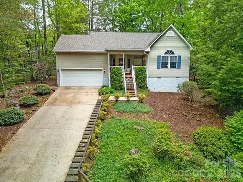 61 Autumn Glen Ct, Brevard, NC 28712