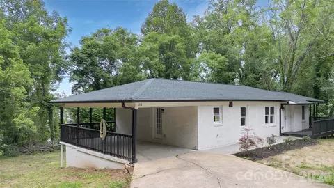 218 Palmer Nw St NW, Lenoir, NC 28645