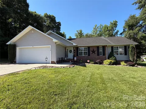 110 E Pine St, Maiden, NC 28650