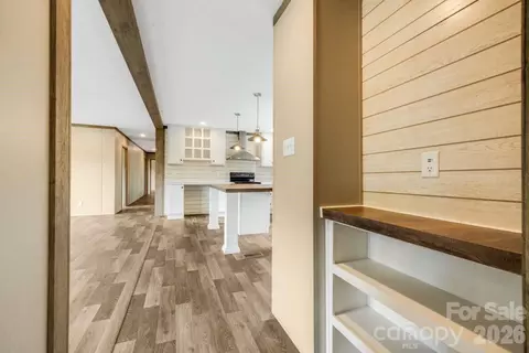 Entry Way - 22 Split Pine Cv, Clyde, NC 28721 photo 1 of 2