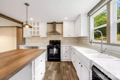 Kitchen - 22 Split Pine Cv, Clyde, NC 28721 photo 2 of 3