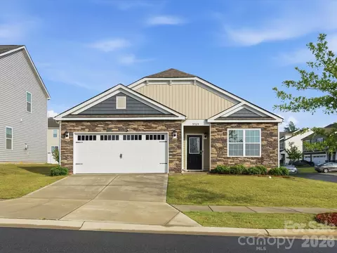 9705 Tea Garden Dr, Gastonia, NC 28056