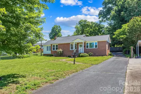 101 Falls St, Morganton, NC 28655