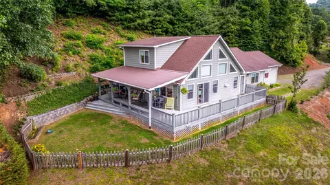305 Majestic Mountain Dr, Burnsville, NC 28714