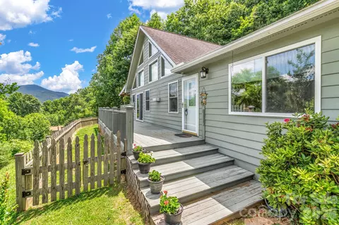 305 Majestic Mountain Dr, Burnsville, NC 28714