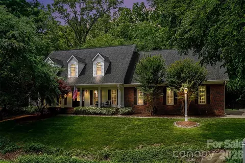6128 Lake Providence Ln, Charlotte, NC 28277
