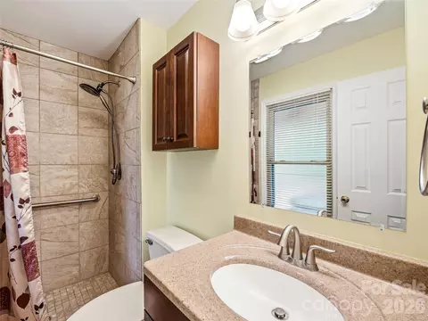 Bath - 22 Timberleaf Dr, Fletcher, NC 28732 photo 2 of 3