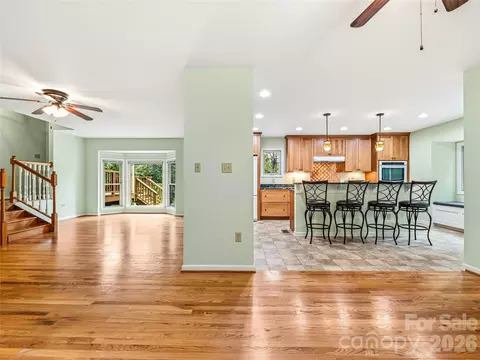 Living - 22 Timberleaf Dr, Fletcher, NC 28732 photo 2 of 2