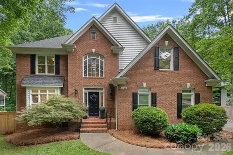 5634 Camelot Dr, Charlotte, NC 28270