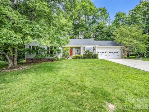 606 Woodberry Ct, Fletcher, NC 28732