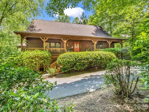 136 Dalton Ct, Lake Lure, NC 28746