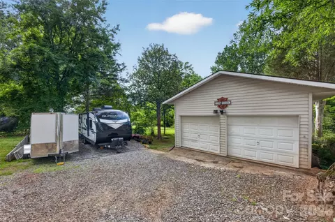 Exterior - 13 E Murray St, Maiden, NC 28650 photo 6 of 8