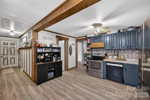 Entry Way - 13 E Murray St, Maiden, NC 28650 photo 1 of 2