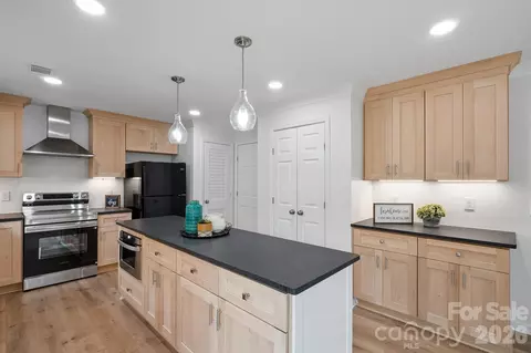 Kitchen - 7553 Katherine Dr, Denver, NC 28037 photo 2 of 5