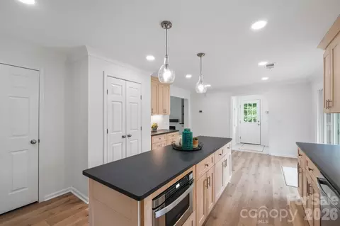 Kitchen - 7553 Katherine Dr, Denver, NC 28037 photo 4 of 5