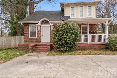 322 Salisbury Rd, Statesville, NC 28677