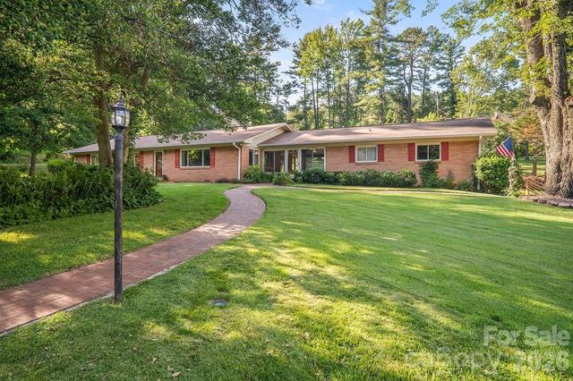 1235 Ashby Ln, Hendersonville, NC 28791