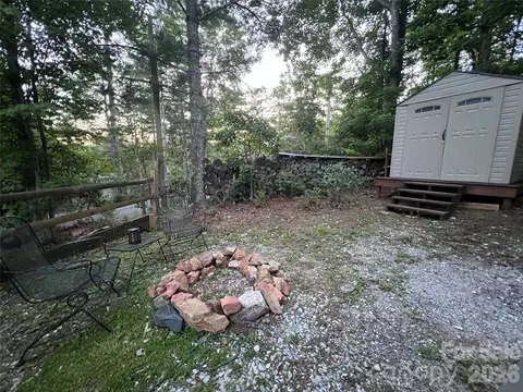 Exterior - 384 Bear Cub Dr, Spruce Pine, NC 28777 photo 3 of 7