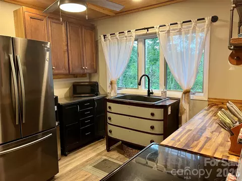 Kitchen - 384 Bear Cub Dr, Spruce Pine, NC 28777 photo 3 of 5