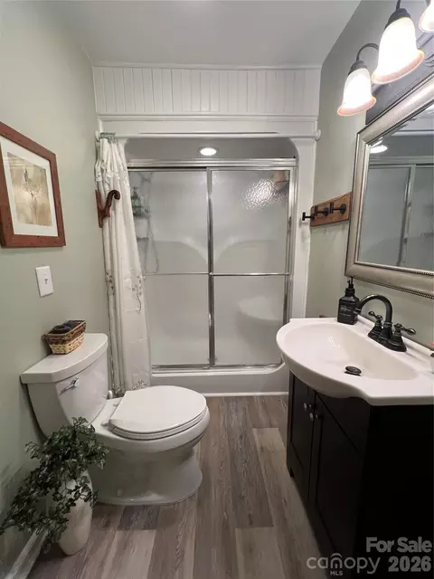 Bath - 384 Bear Cub Dr, Spruce Pine, NC 28777 photo 1 of 3