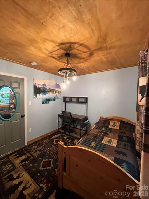 Bedroom - 384 Bear Cub Dr, Spruce Pine, NC 28777 photo 7 of 10