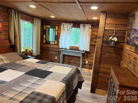 Bedroom - 384 Bear Cub Dr, Spruce Pine, NC 28777 photo 2 of 10