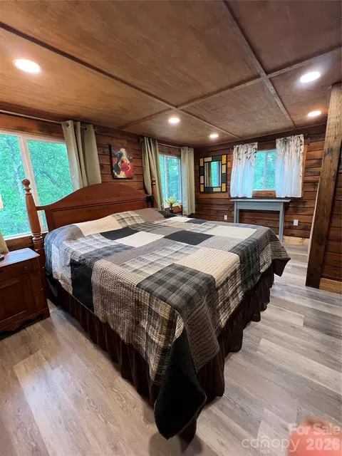 Bedroom - 384 Bear Cub Dr, Spruce Pine, NC 28777 photo 4 of 10