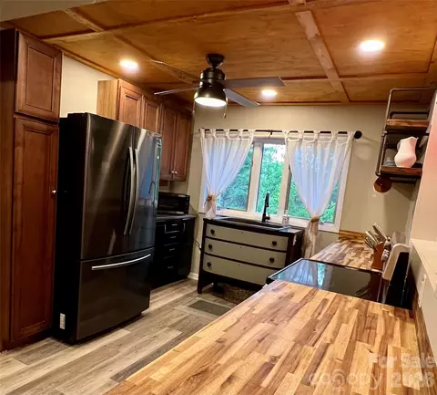 Kitchen - 384 Bear Cub Dr, Spruce Pine, NC 28777 photo 2 of 5
