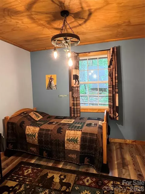 Bedroom - 384 Bear Cub Dr, Spruce Pine, NC 28777 photo 8 of 10