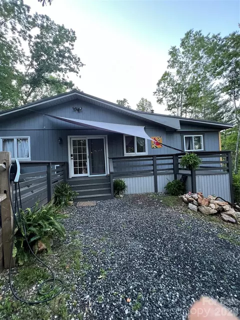Exterior - 384 Bear Cub Dr, Spruce Pine, NC 28777 photo 2 of 7