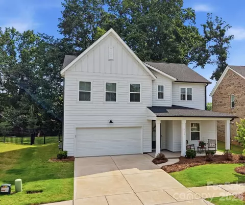 8114 Franklin Trail St, Charlotte, NC 28227